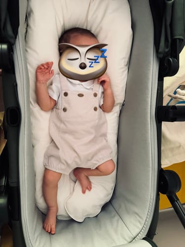 Bebé de Natalia descansando en el Reductor Starlit